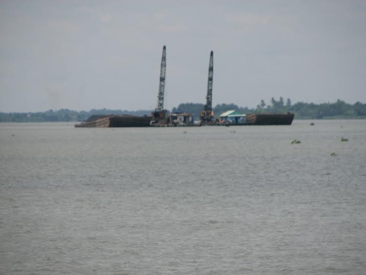 Tiền[-]Giang:[-]Cần[-]quyết[-]liệt[-]ngăn[-]chặn[-]khai[-]thác[-]cát[-]trái[-]phép